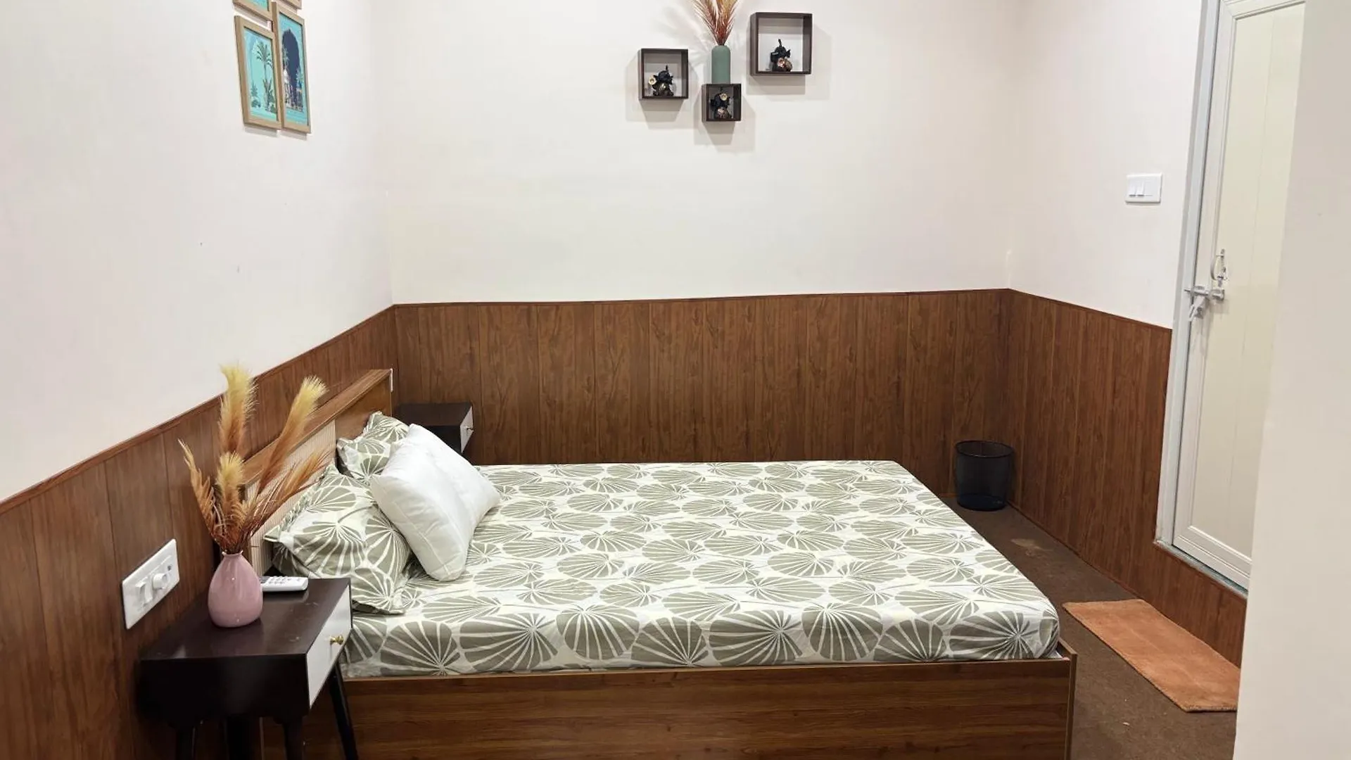 Hotel Terracotta Trails-1 Bedroom With Living Room Varanasi